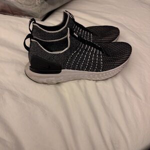 Nike Mens 7 phantom used shoes black and white slip on very comfortable